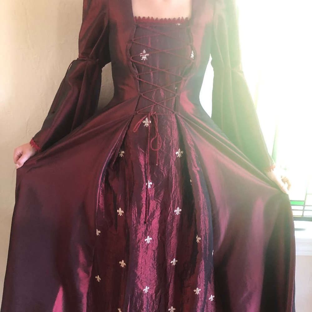 Excalibor medieval dress